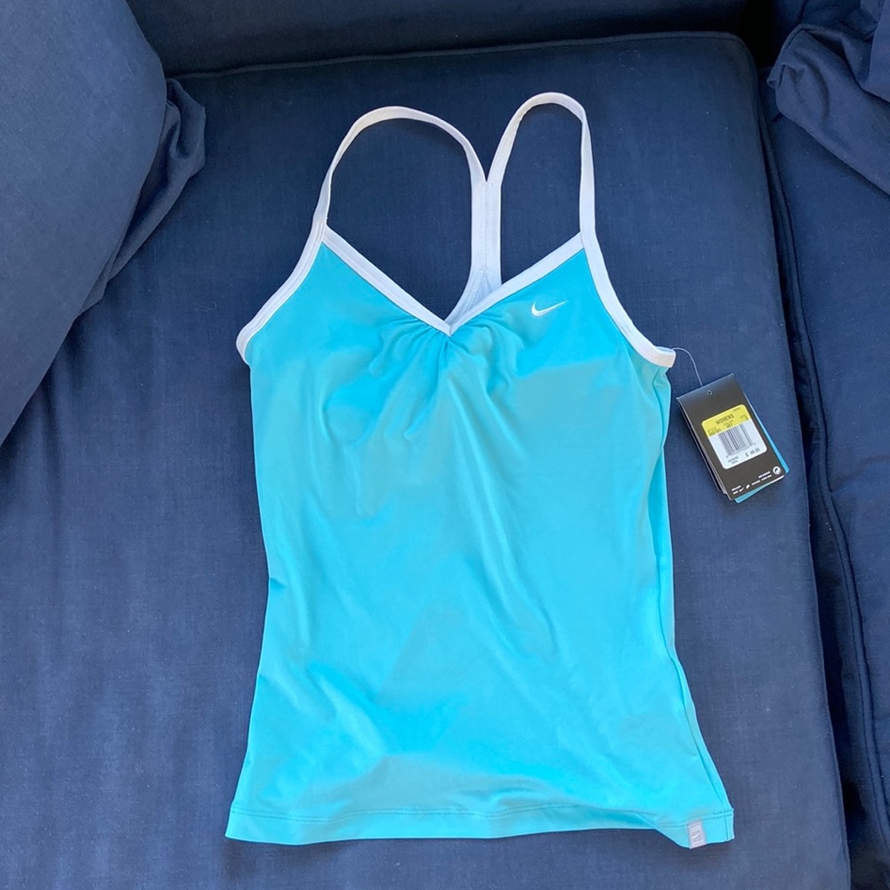 Nike NWT tennis top & matching skirt is new w/o tags
